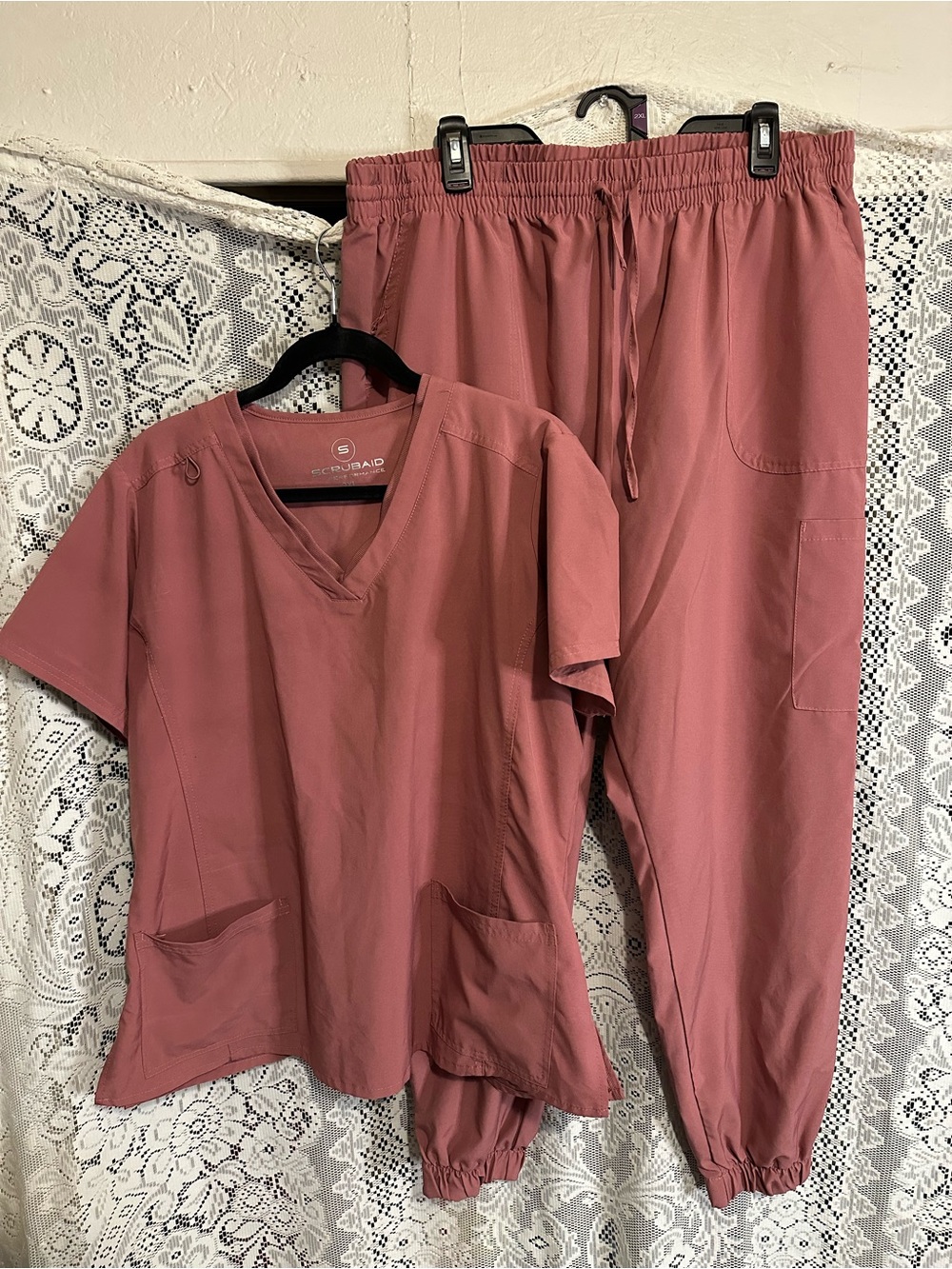 Skechers Women's Dusty Rose V-Neck Scrub Top & Elastic Jogger Set